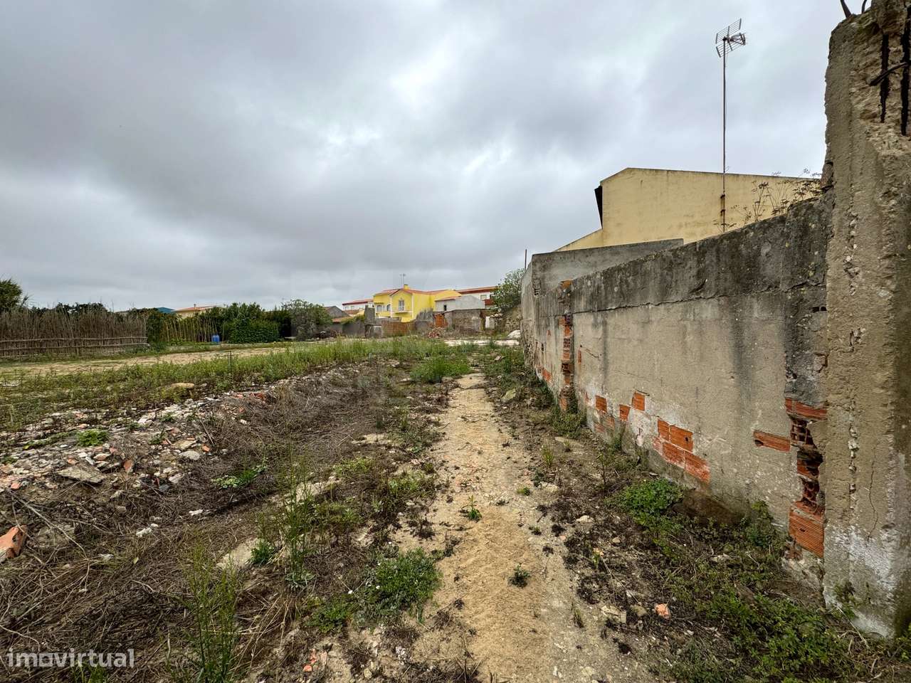 Terreno com projeto para moradia T3 com garagem - Grande imagem: 2/10