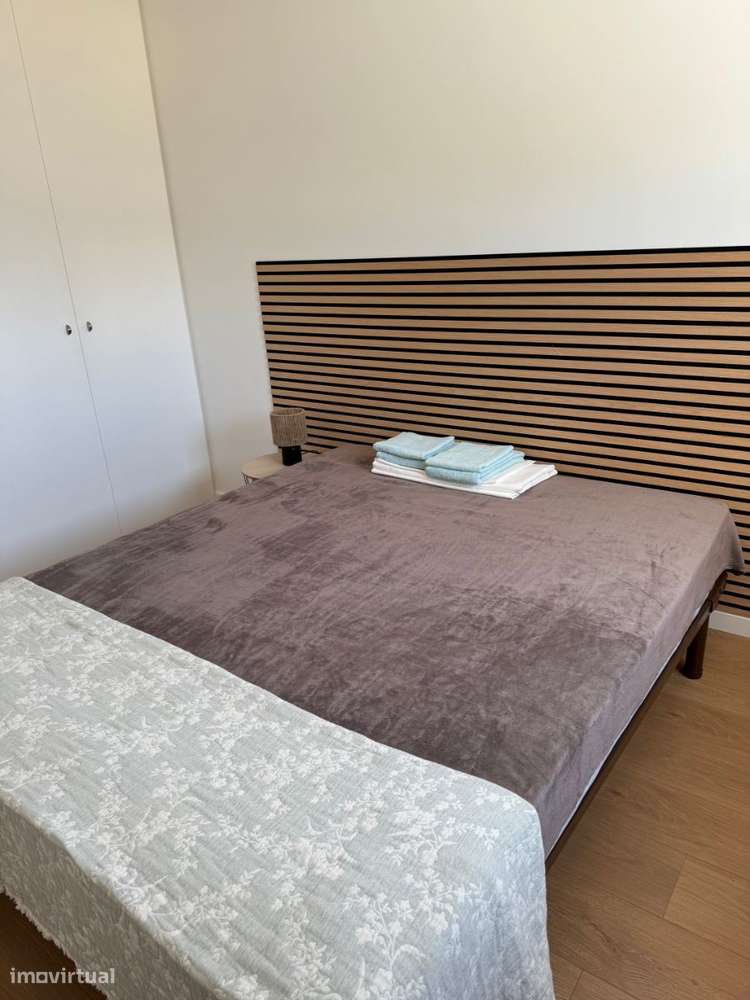 Apartamento T2 com varanda e parqueamento, condominio com piscina, ...-8