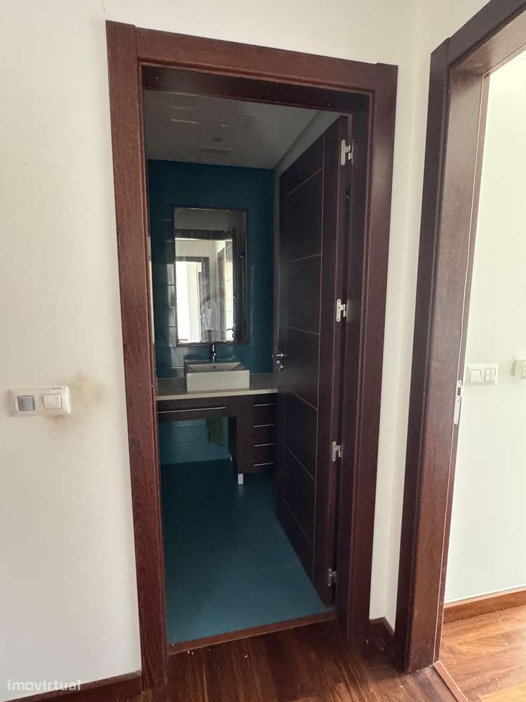 T4 com varanda, garagem e acessibilidade, 195m²-14