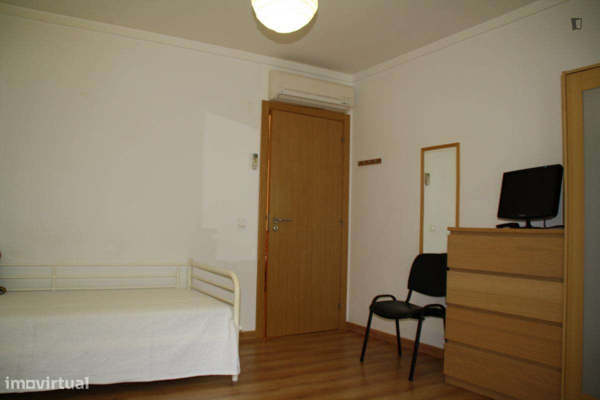 Quarto - localizado em Caparica Lisbon - Grande imagem: 2/6