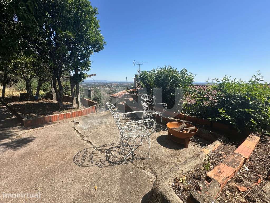 Apartamento T4 com Terraço e Logradouro - Zona Histórica-25