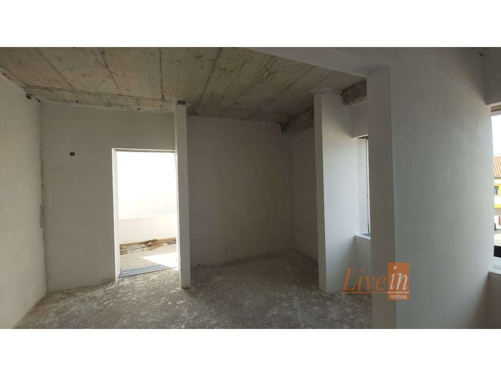 Moradia T4 Nova com Piscina e Jardim em Condomínio Privado em Mafra-21