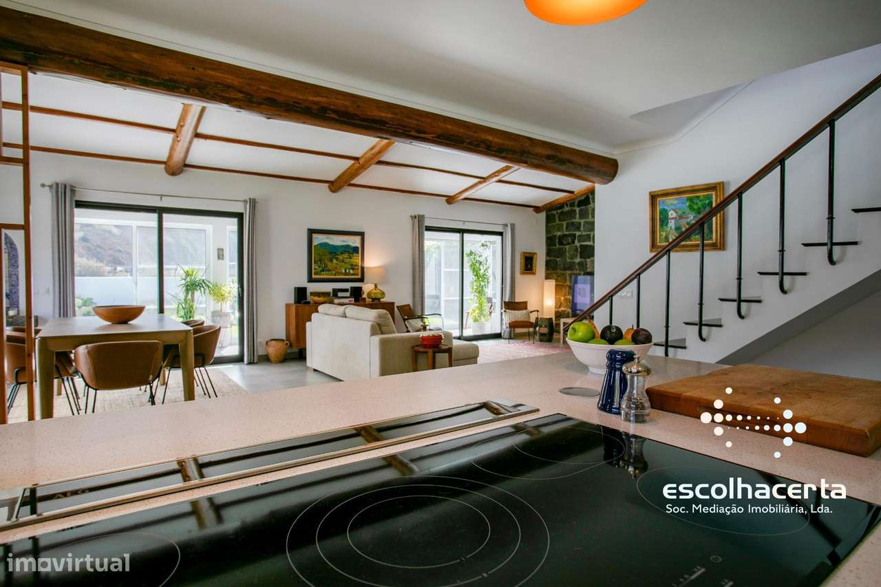 Villa de luxo com piscina coberta e vista para o mar-19