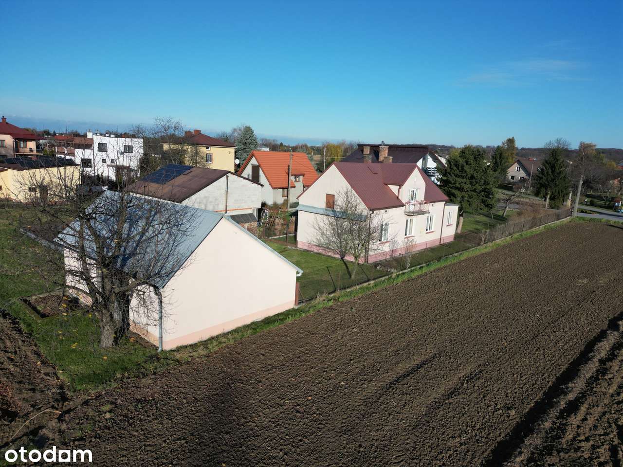 Budynek mieszkalny wraz zabudowaniami gospodarczymi-3