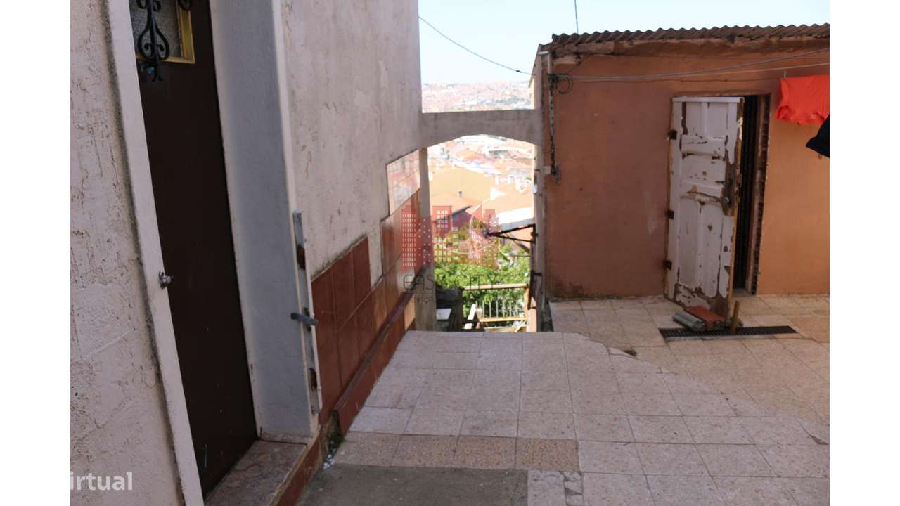 Moradia T2+T2 | Terreno 326 M2-19