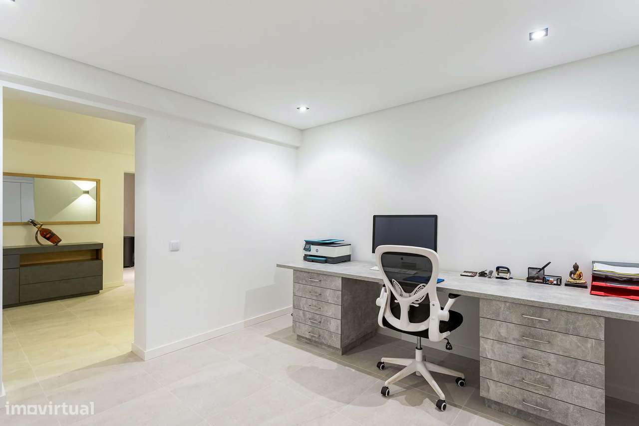 Quinta Moderna de Luxo com 4+1 Suítes, Anexo Independente e Jardim-42