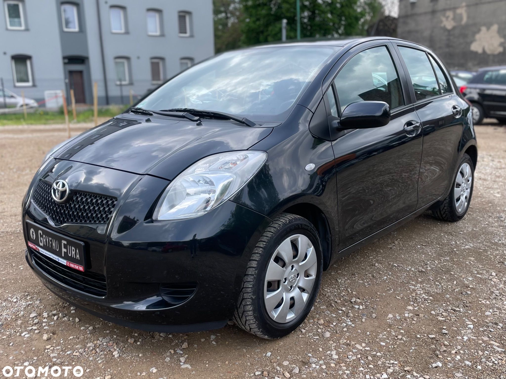 Toyota Yaris 1.0 Sol - 1