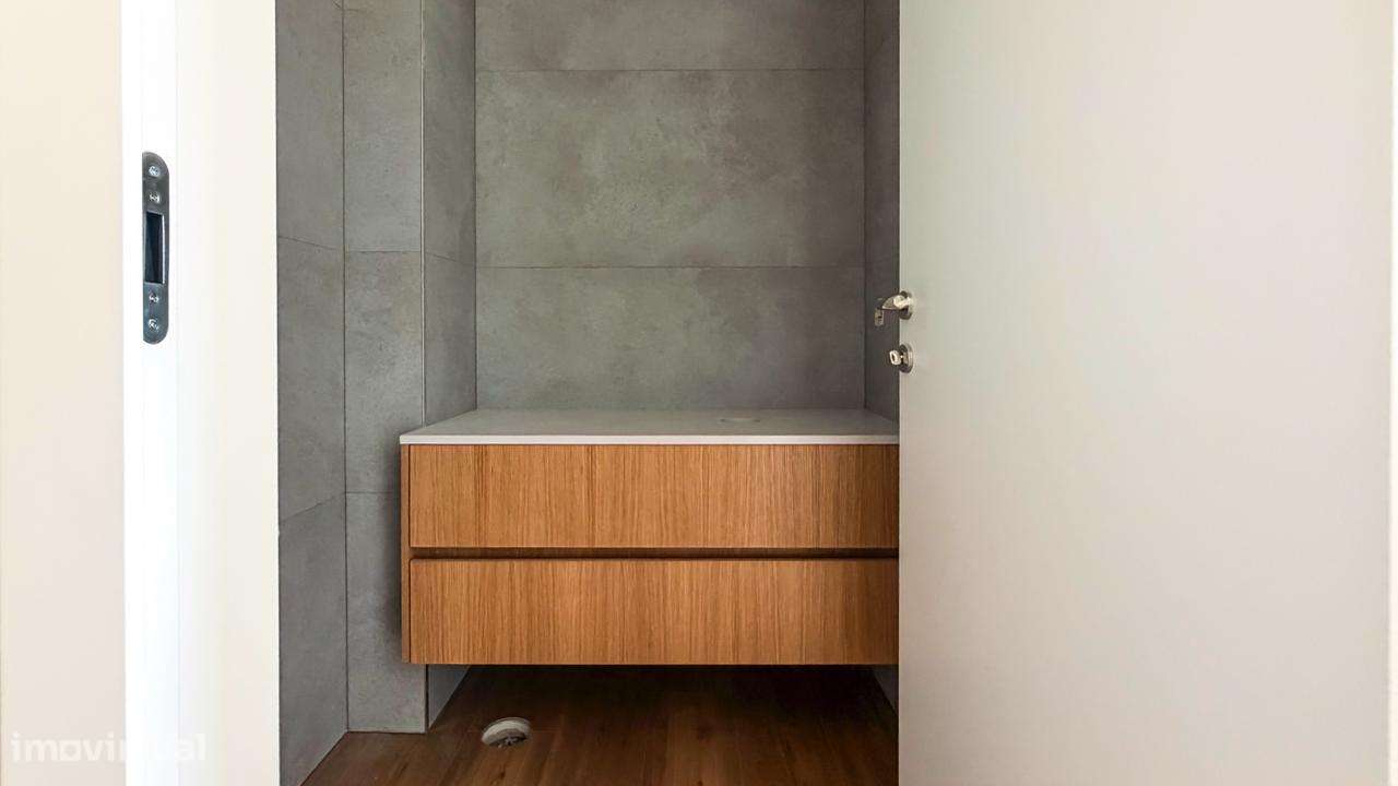 MORADIA NOVA - Com PISCINA  e  JARDIM .-26