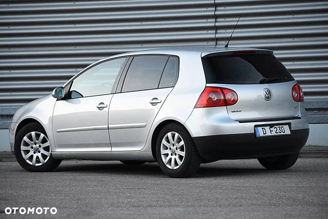 Volkswagen Golf - 6