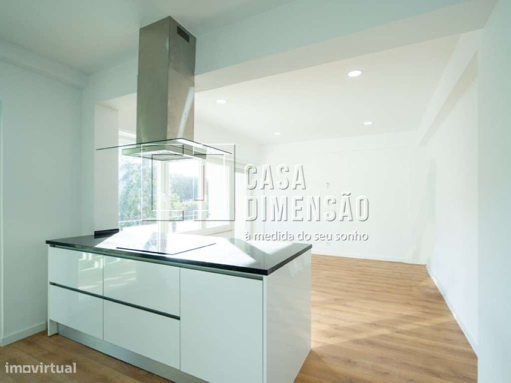 Apartamento de tipologia T3 com varanda, mobilado e equipado em Ben...-2