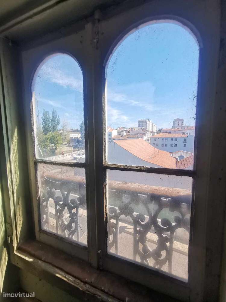Prédio com localização de excelência na cidade de Tomar - P2986/23-8