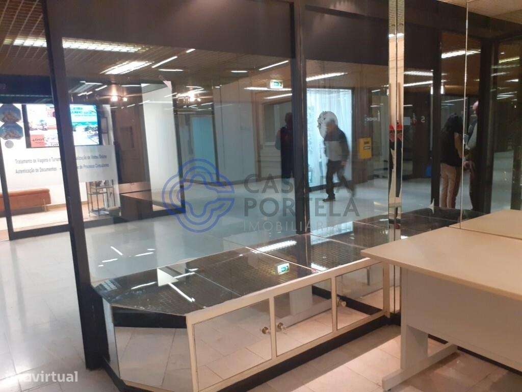 Oportunidade, loja à venda no Centro Comercial Campo Alegre no Porto - Grande imagem: 4/26