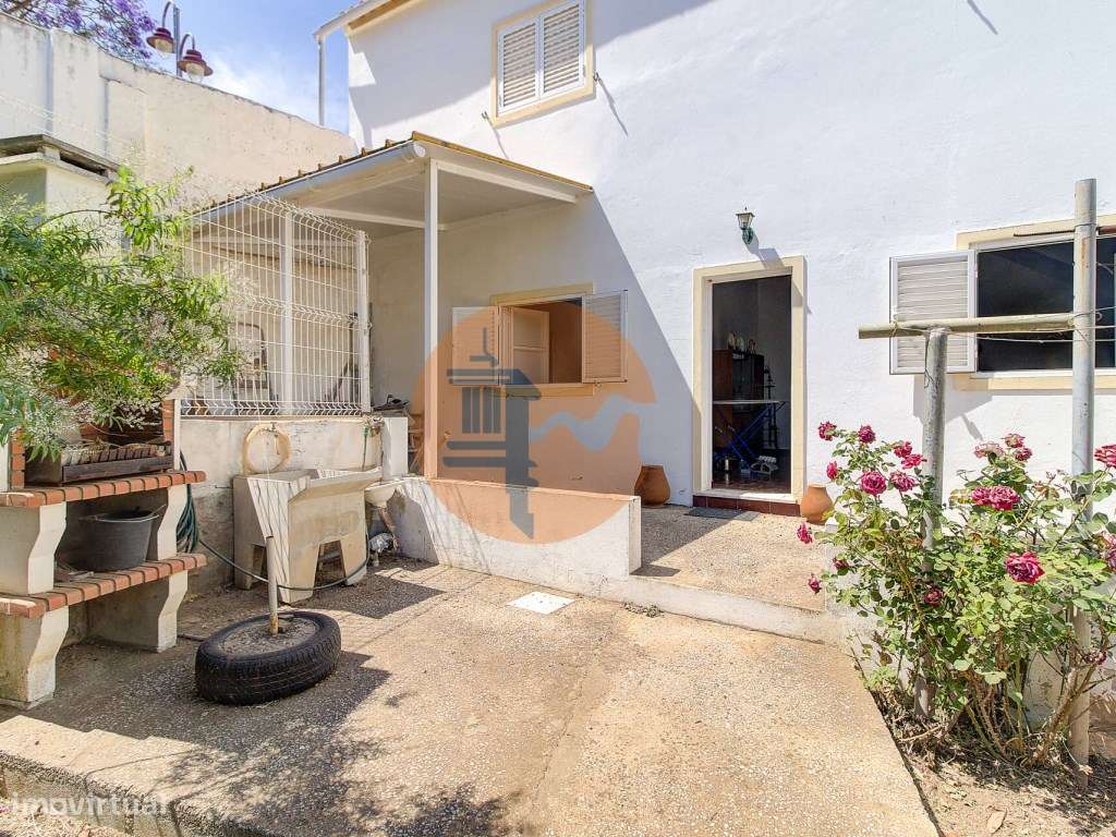 Moradia T3+2 com Jardim, Garagem e Vista Castelo no Centro de Castr...-42