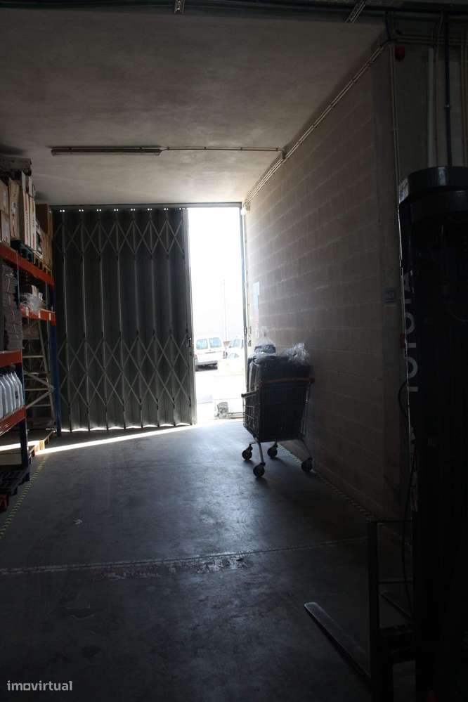 Armazém Industrial com Excelente Localização em Braga-13