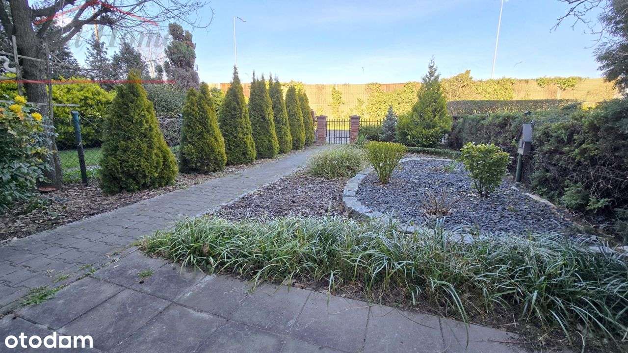 Przestronny, zadbany dom w zabudowie szeregowej.-18