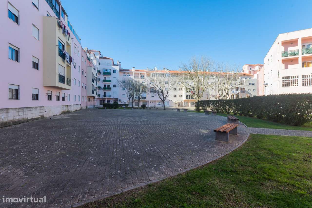 Apartamento T2 na Quinta do Conde - Grande imagem: 3/53