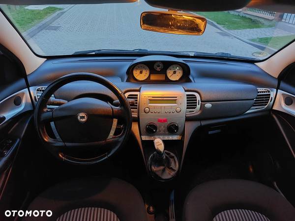 Lancia Ypsilon 1.4 16V Oro (4 os.) - 11