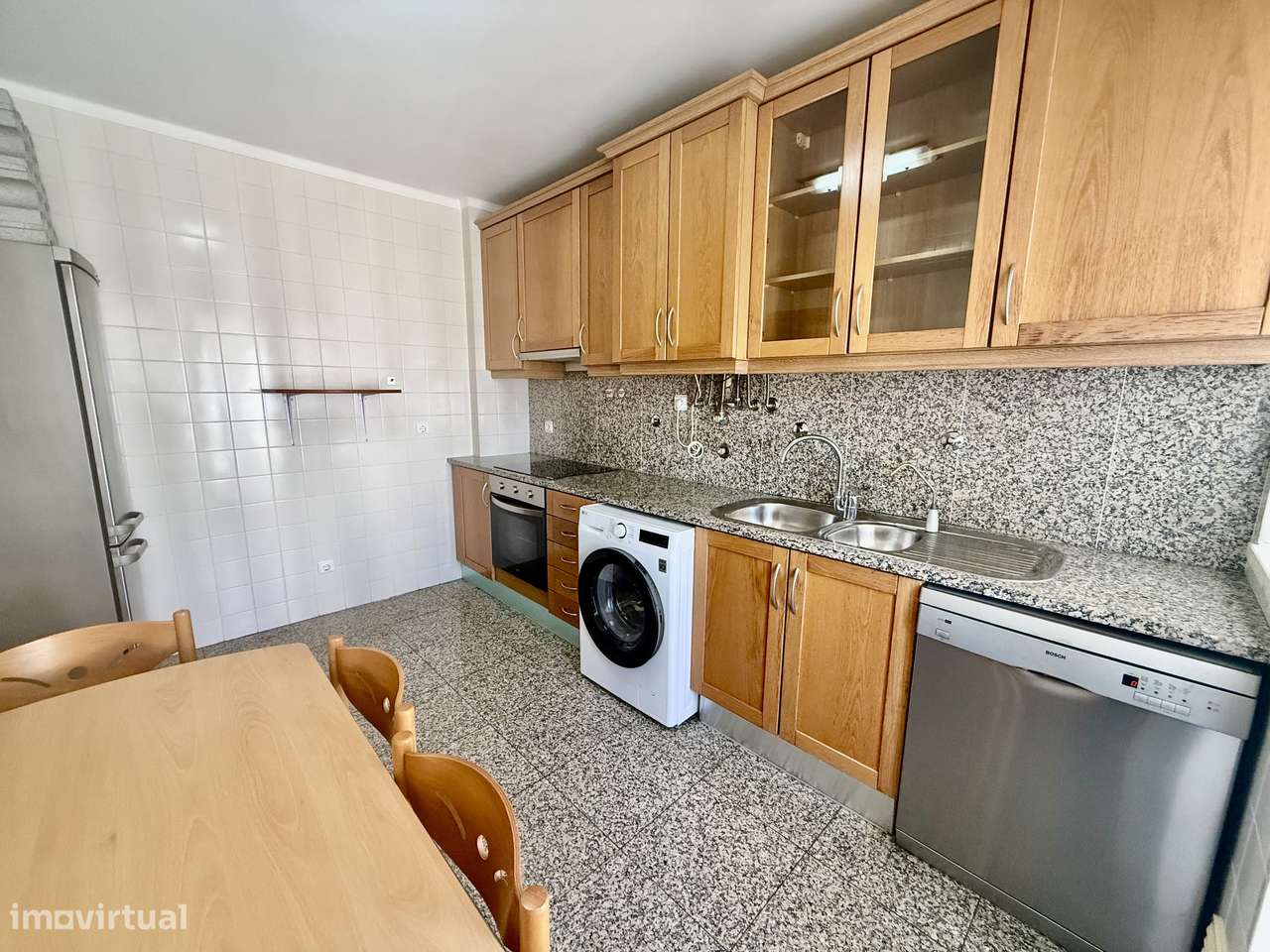 Apartamento T2 com varanda e garagem - vista praia, São Martinho Porto-7