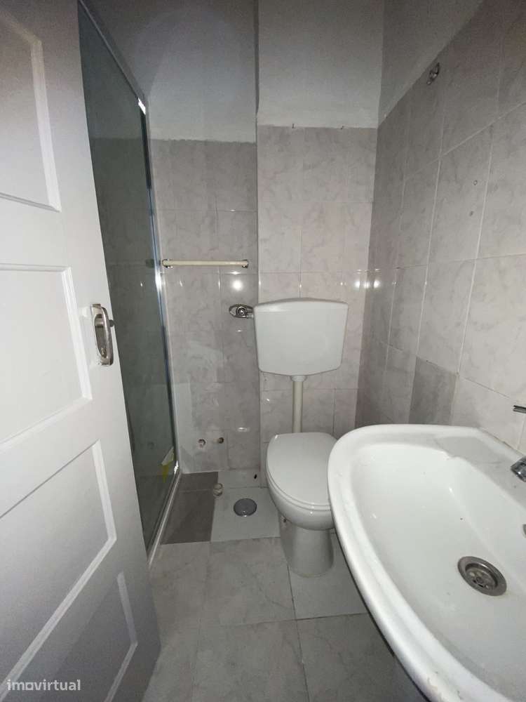 Amadora, Brandoa. Pequeno apartamento de 2 assoalhadas. - Grande imagem: 2/11
