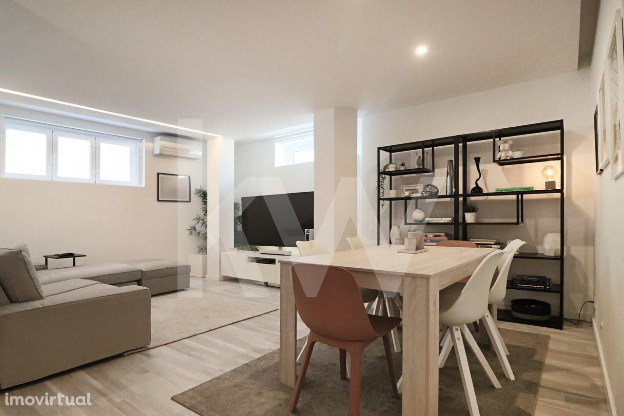 Apartamento T3 Remodelado no Centro de Cascais - Para Venda