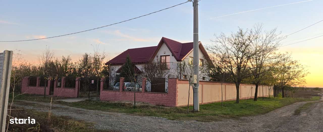casa  197 mp, garaj, foisor, gratar, teren 870 mp la 100 m de DN 4-12