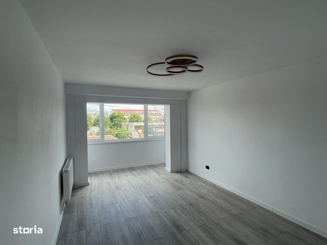 Apartament 3 camere renovat complet de vanzare in Vlaicu