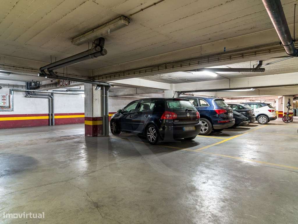 Apartamento T5 com garagem na Estrela-38
