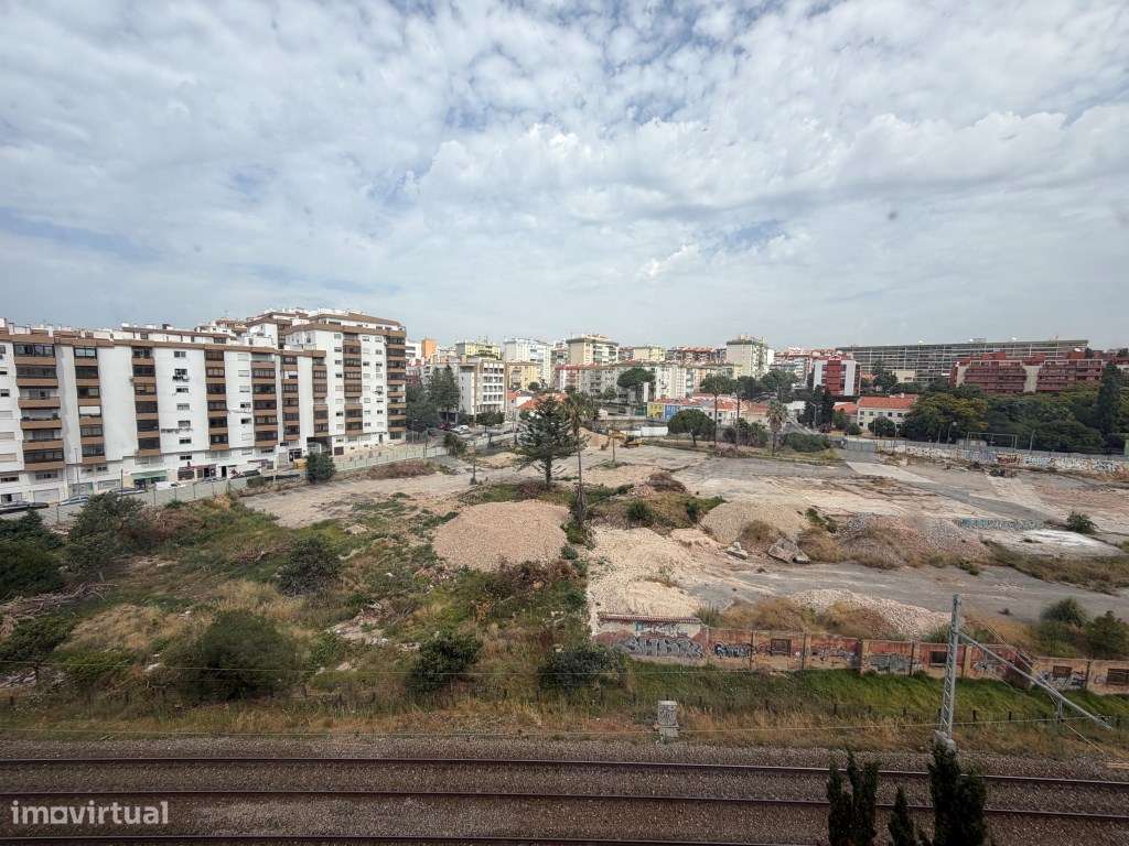 Vende-se T1 perto da praia e CP, em Paço d'Arcos-6