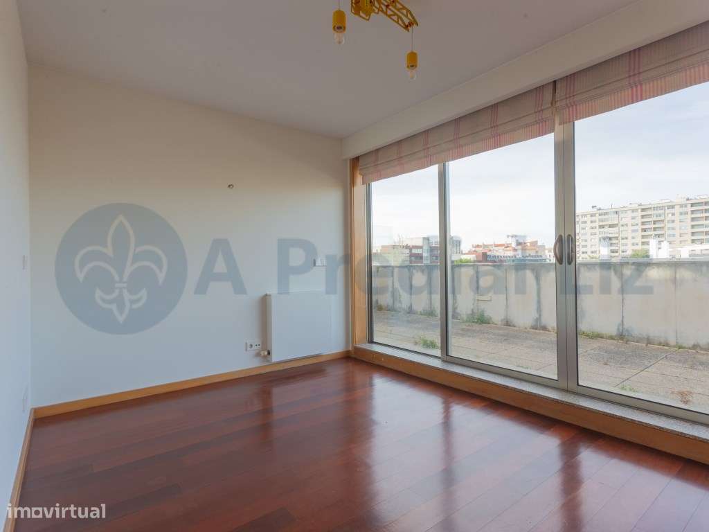 Apartamento T3+1 Duplex - À Av. da Boavista-20