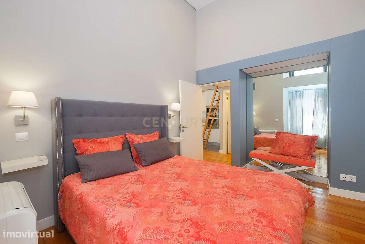T1 único com pé direito alto + mezzanine | 81,56m² | Bairro Alto | Pot-18