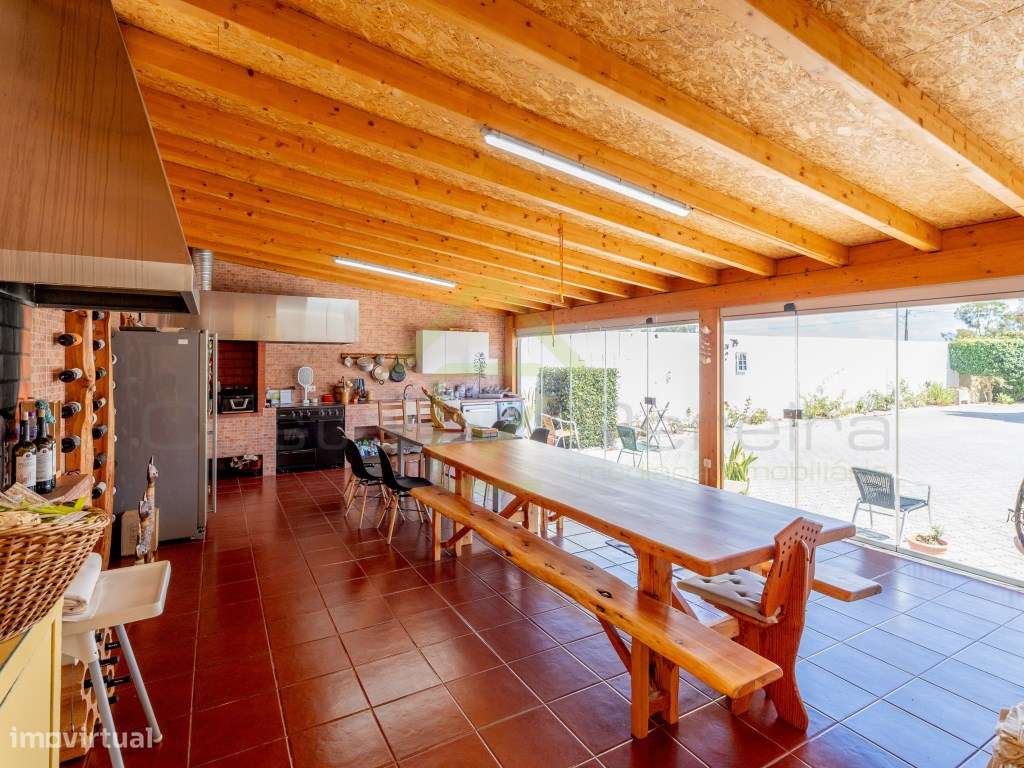 Quintinha com piscina inserida em terreno com 2950 m2-7