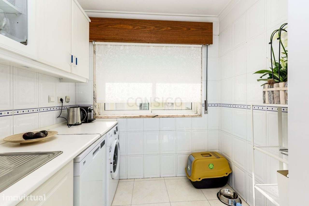 Apartamento T3 com garagem em Rio de Mouro-11