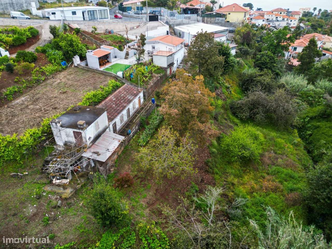 Oportunidade de Investimento em Caniço (Abegoaria): Terreno de 2.324 m-9