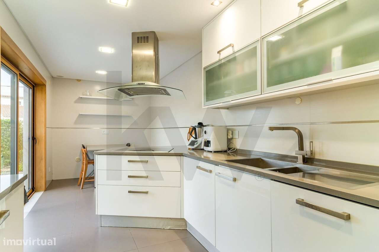 Casa Moderna com Comodidades Exclusivas na Praia de Magoito - Grande imagem: 4/33