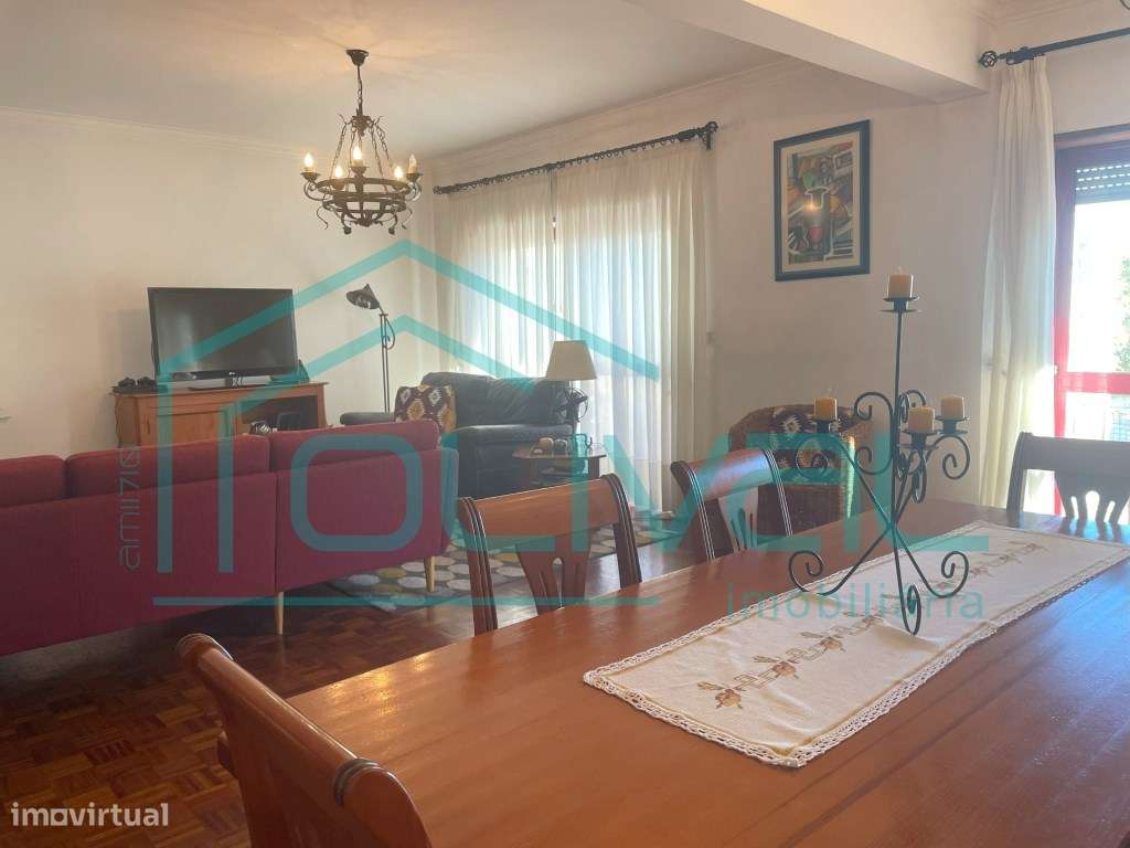 RESERVADO Apartamento T4 transformado em T3-8