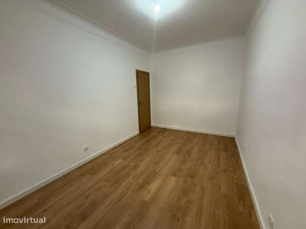 Apartamento T2 totalmente remodelado, com excelente área exterior -...-16