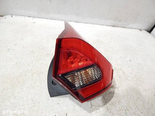 LAMPA PRAWA TYLNA MITSUBISHI ECLIPSE CROSS 17-21 PRZED LIFT - 1