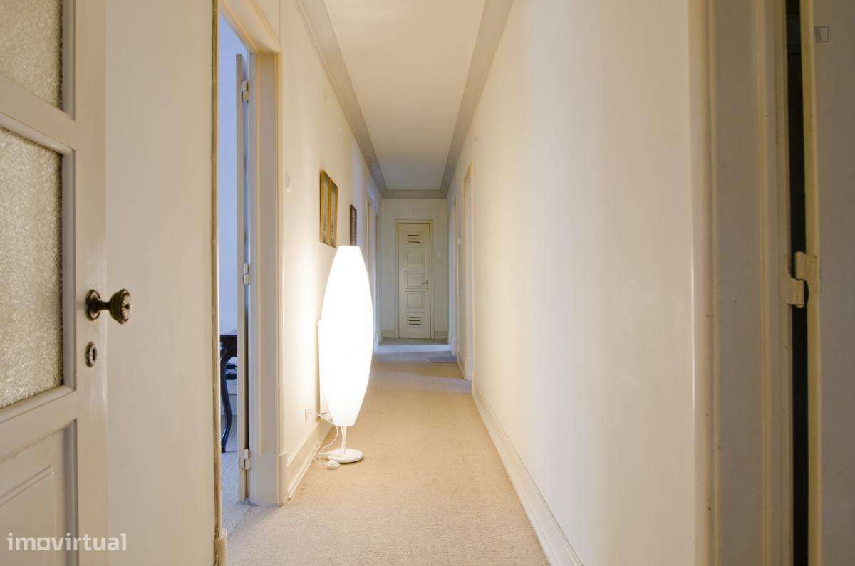 Quarto - localizado em Roma-Areeiro Lisbon - Grande imagem: 5/10