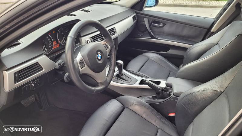 BMW 320 dA Exclusive - 14