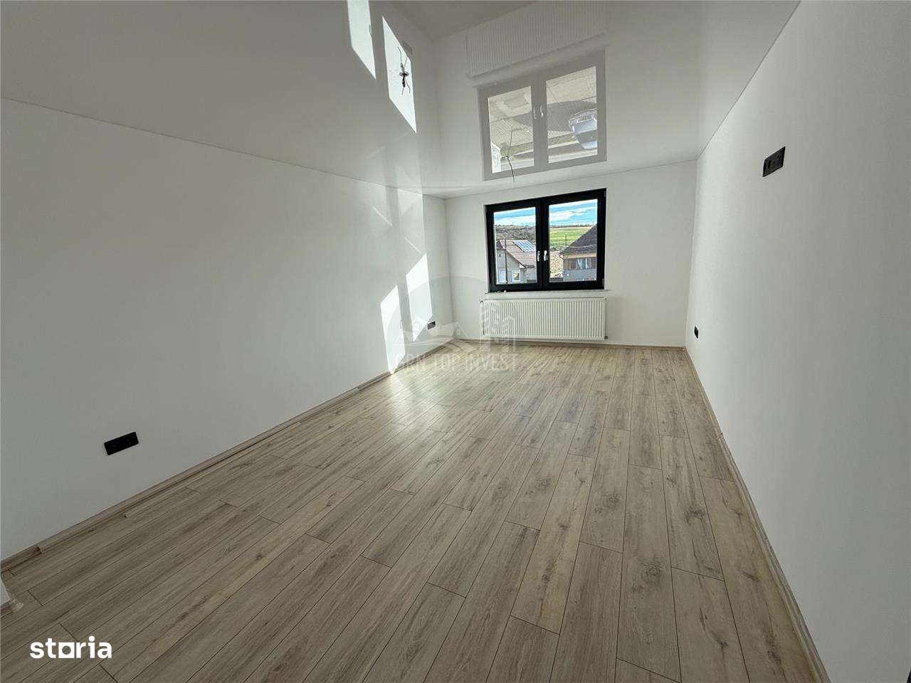 Casa cu 4 camere si 3 bai pretabila birouri in Sura  Mare - Imagine principală: 4/10