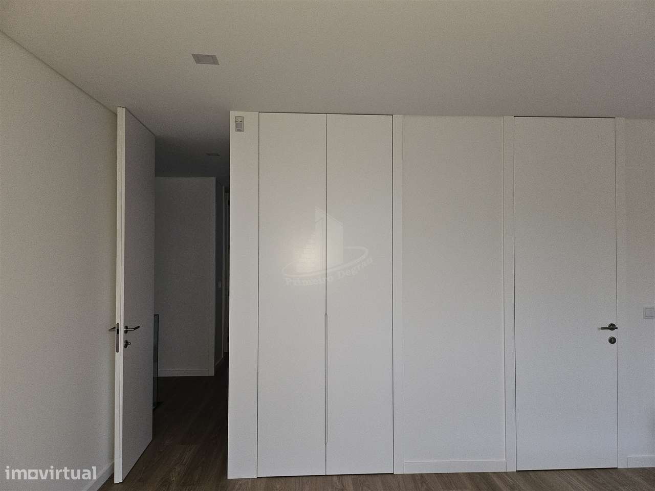 Moradia de gaveto em Santa Lucrécia-11