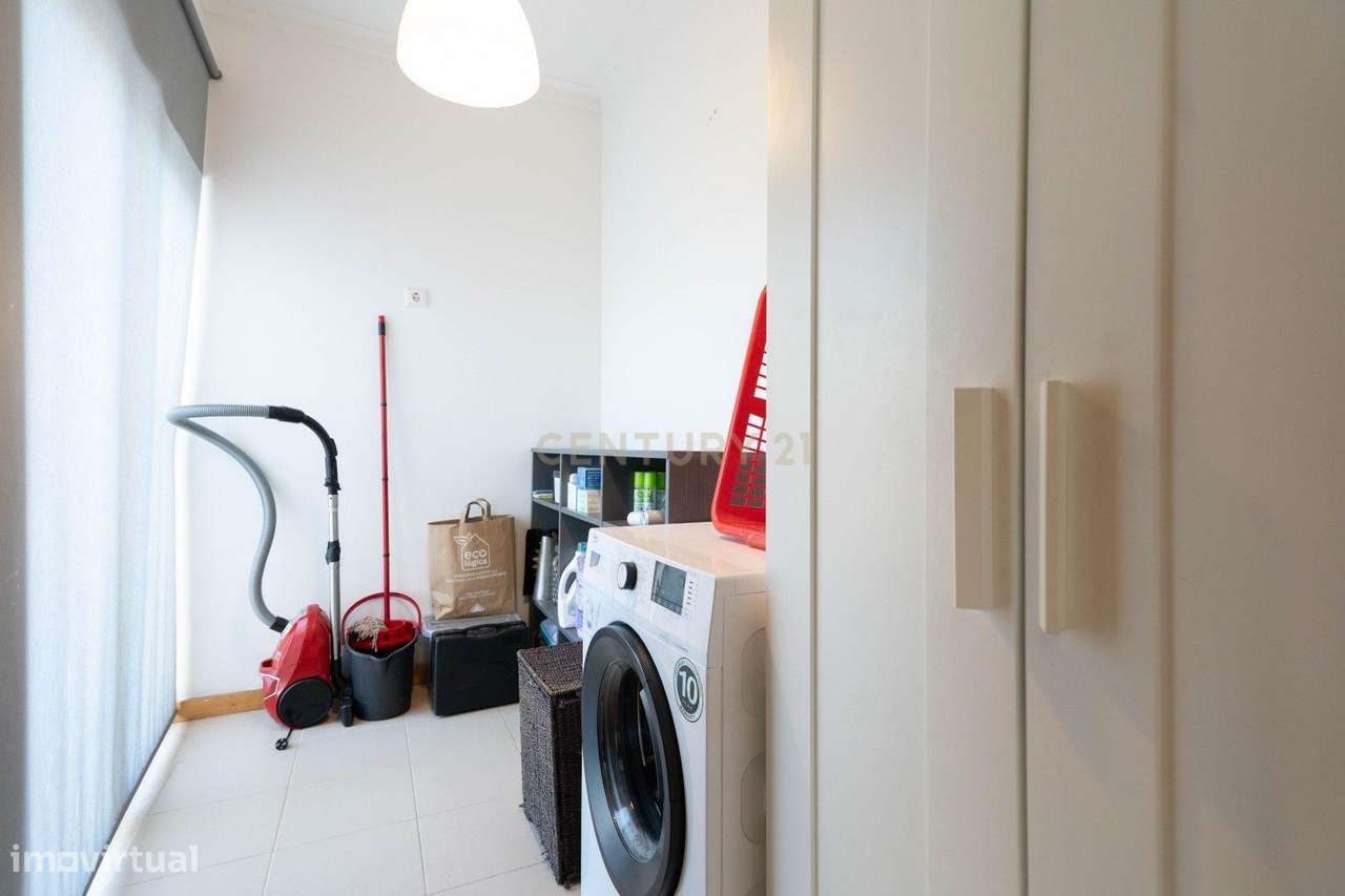 Moradia térrea T3+1 com linhas modernas,varandas,churrasco,jardim,gara-28