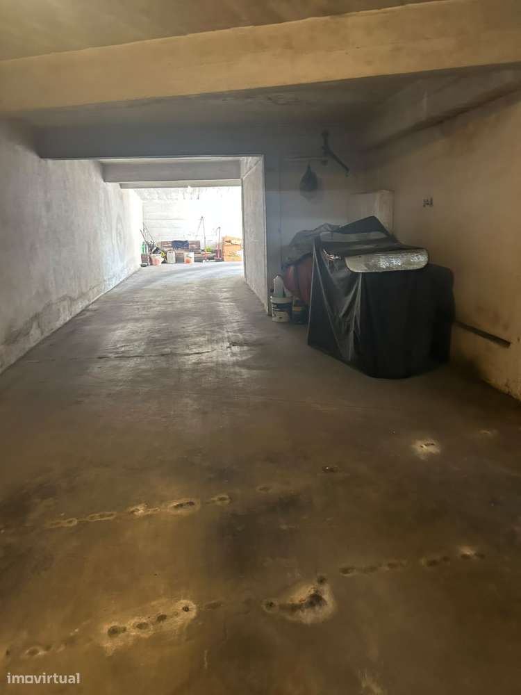 Apartamento T3 com varanda e garagem em Cacém-19