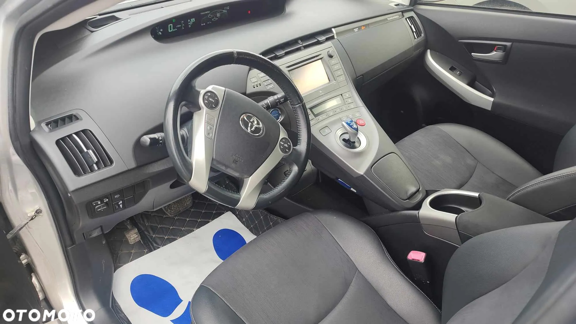 Toyota Prius (Hybrid) Executive - 8