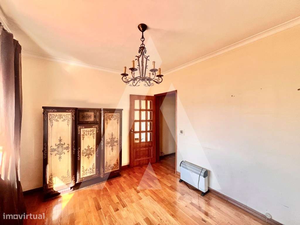Apartamento T4 Duplex no centro de São João da Madeira-36