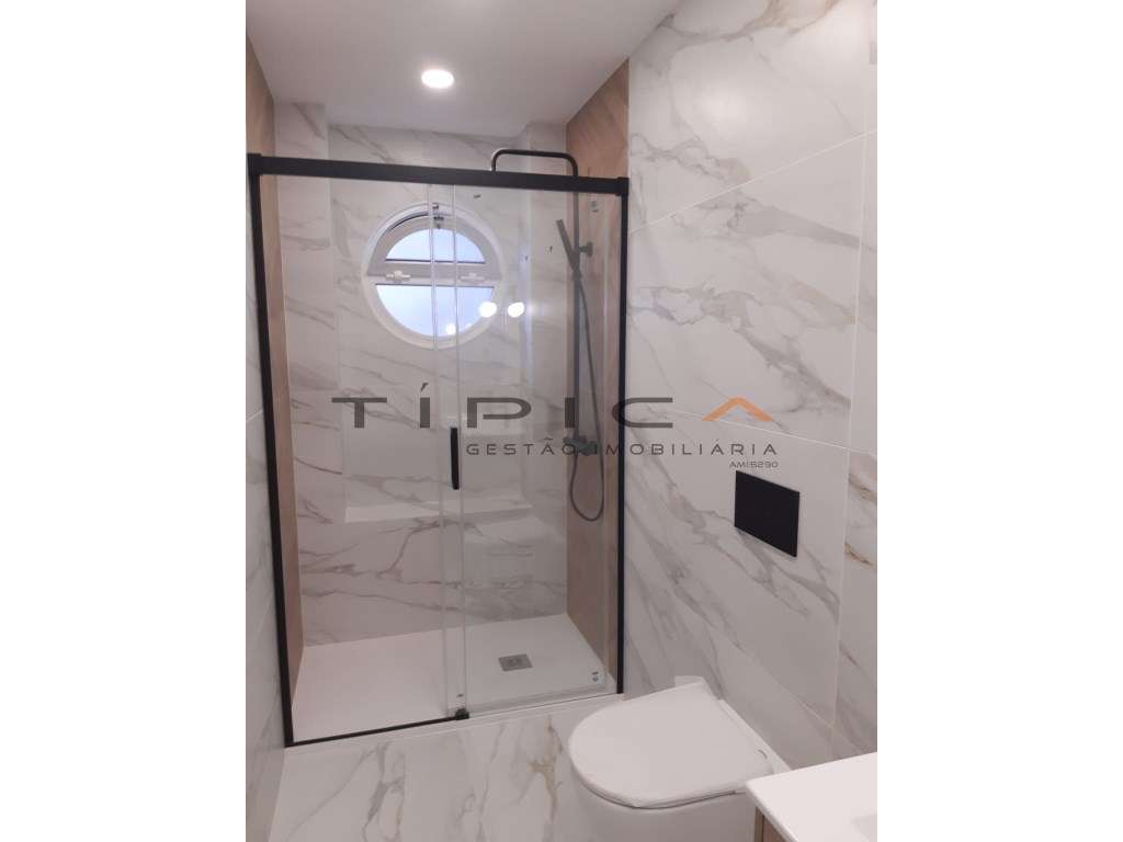 Amadora-Venteira T2+1 totalmente remodelado, atualmente ainda em fa...-10