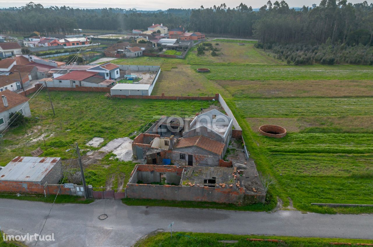 Moradia com terreno para recuperar nas Marianas