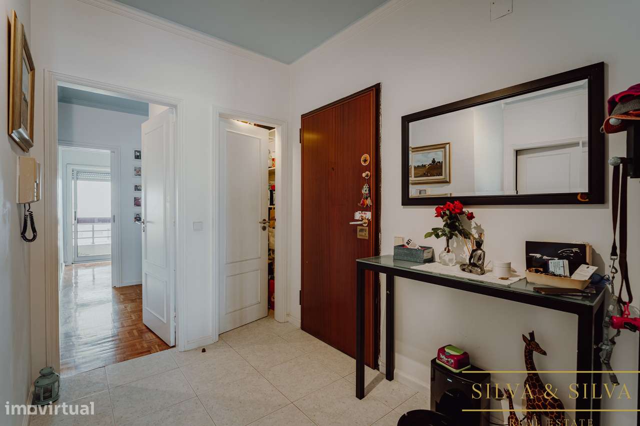 Apartamento T2+1 com garagem  no centro de Canelas-24