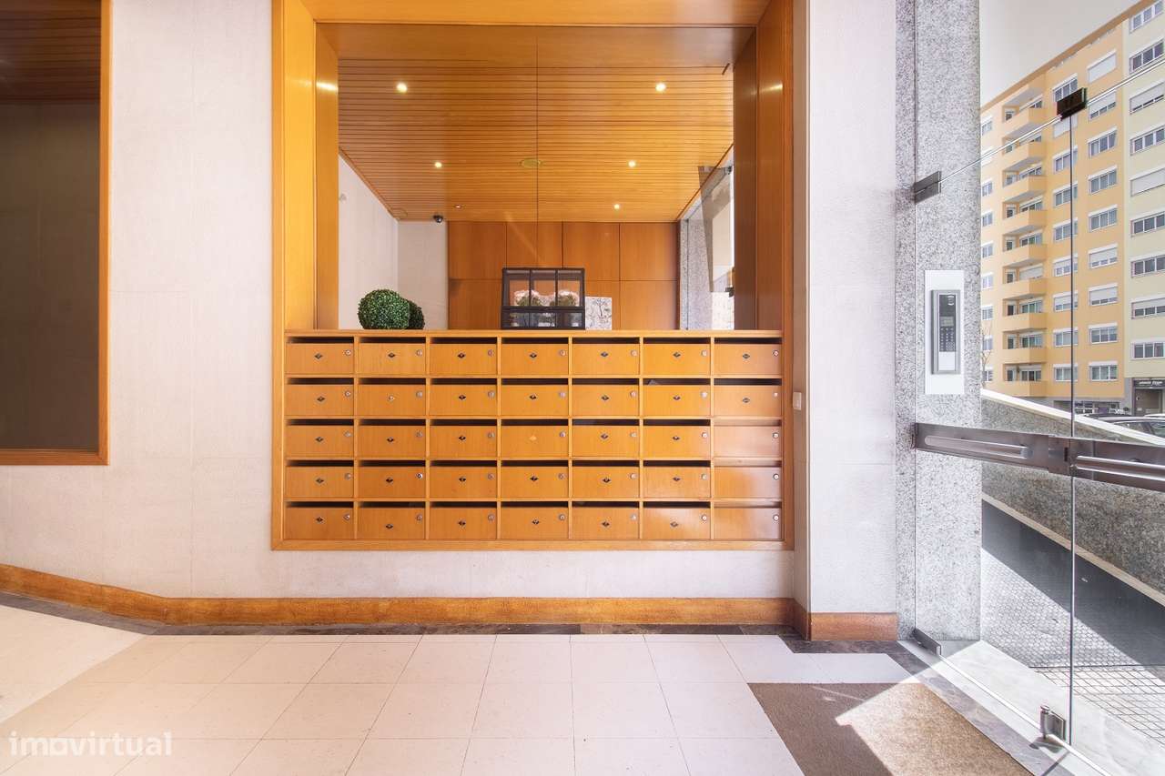 Apartamento T2 com garagem em Nova Carnaxide-26