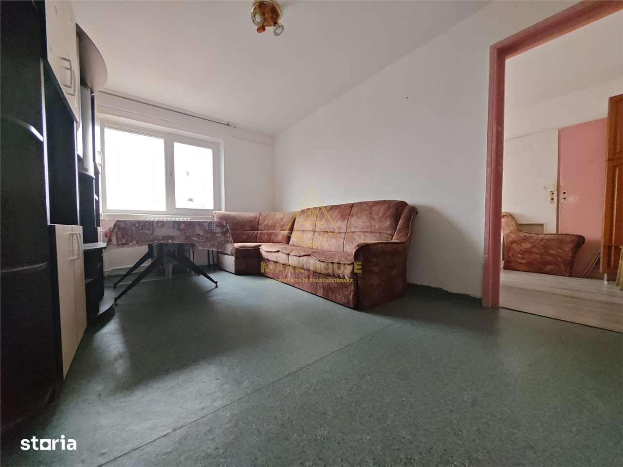 Apartament cu 3 camere de vanzare, zona Milcov-2